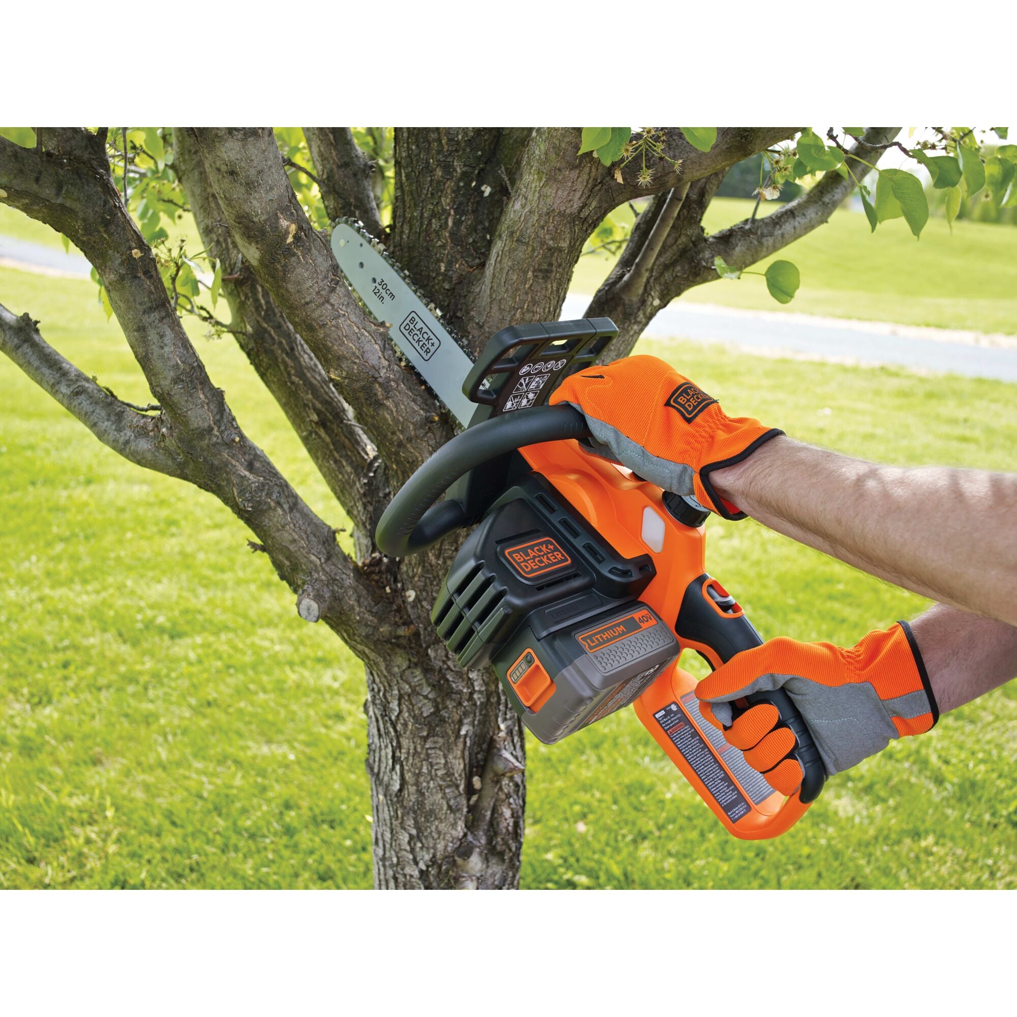 black-decker-40v-max-cordless-12-inch-chainsaw-kit-battery-and-charger-included image 3