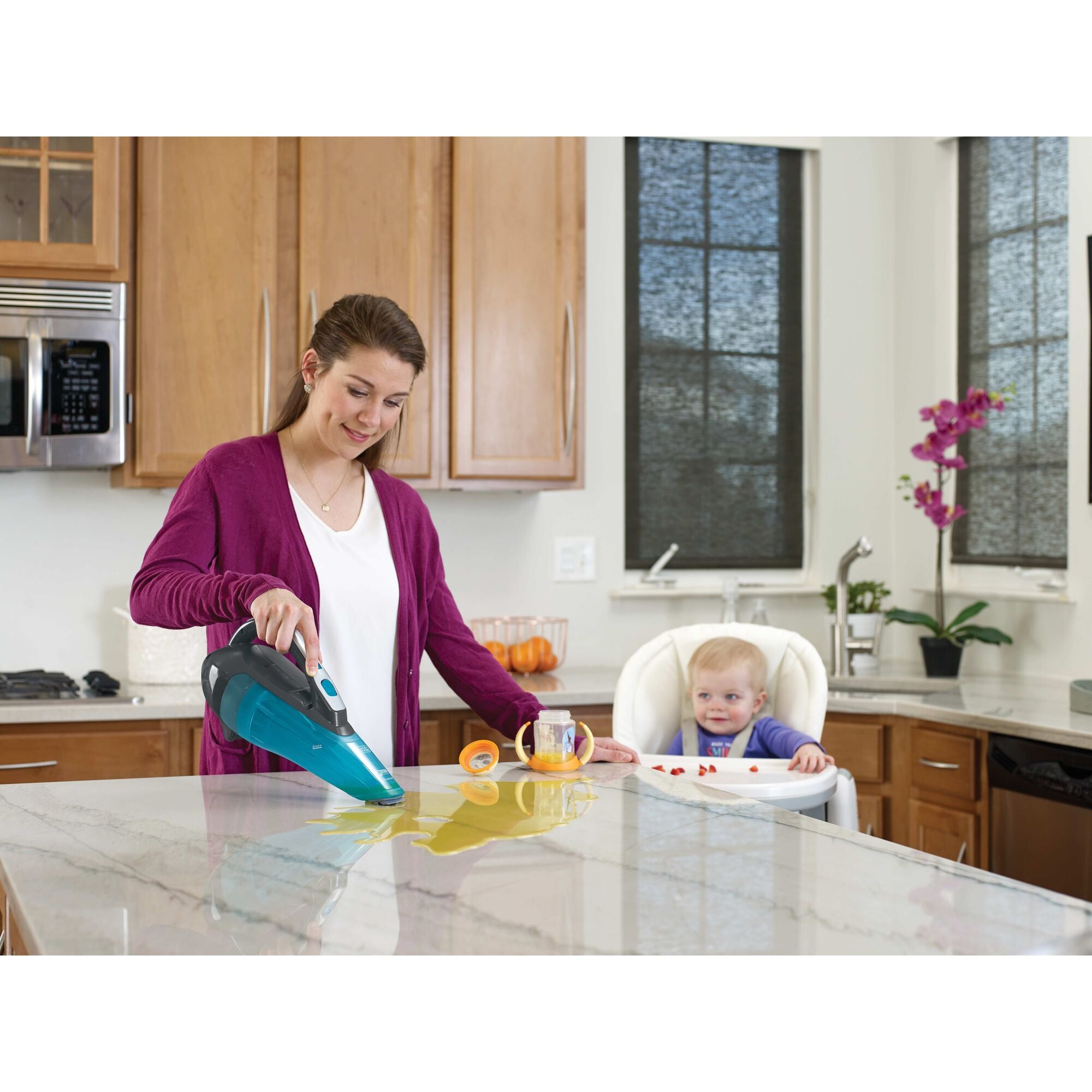 black-decker-dustbuster-advancedclean-cordless-wet-dry-handheld-vacuum-with-sque image 2