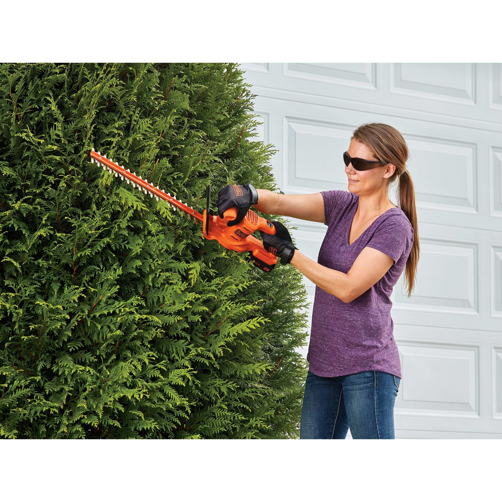 black-decker-20v-max-powerconnect-18-cordless-hedge-trimmer-battery-charger-incl image 2