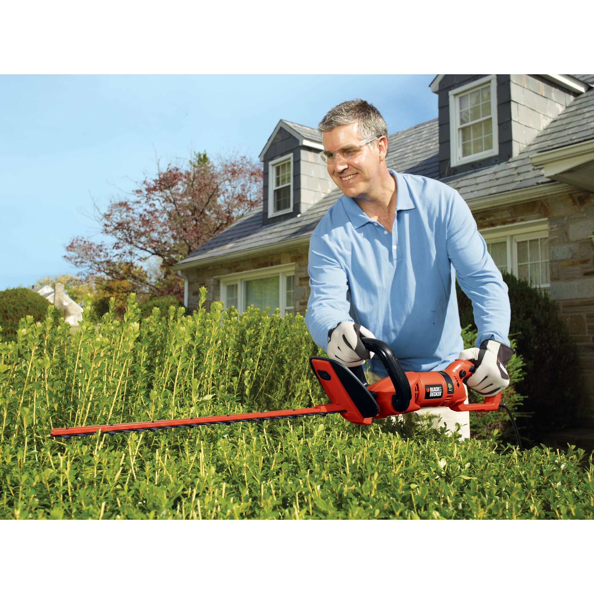 black-decker-24-inch-hedge-trimmer-with-rotating-handle-3-3-amp-dual-action-blad image 2