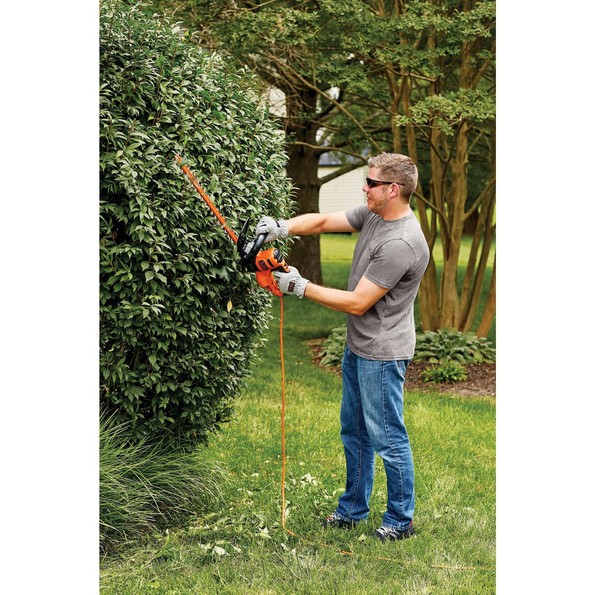 black-decker-22-inch-electric-hedge-trimmer image 2