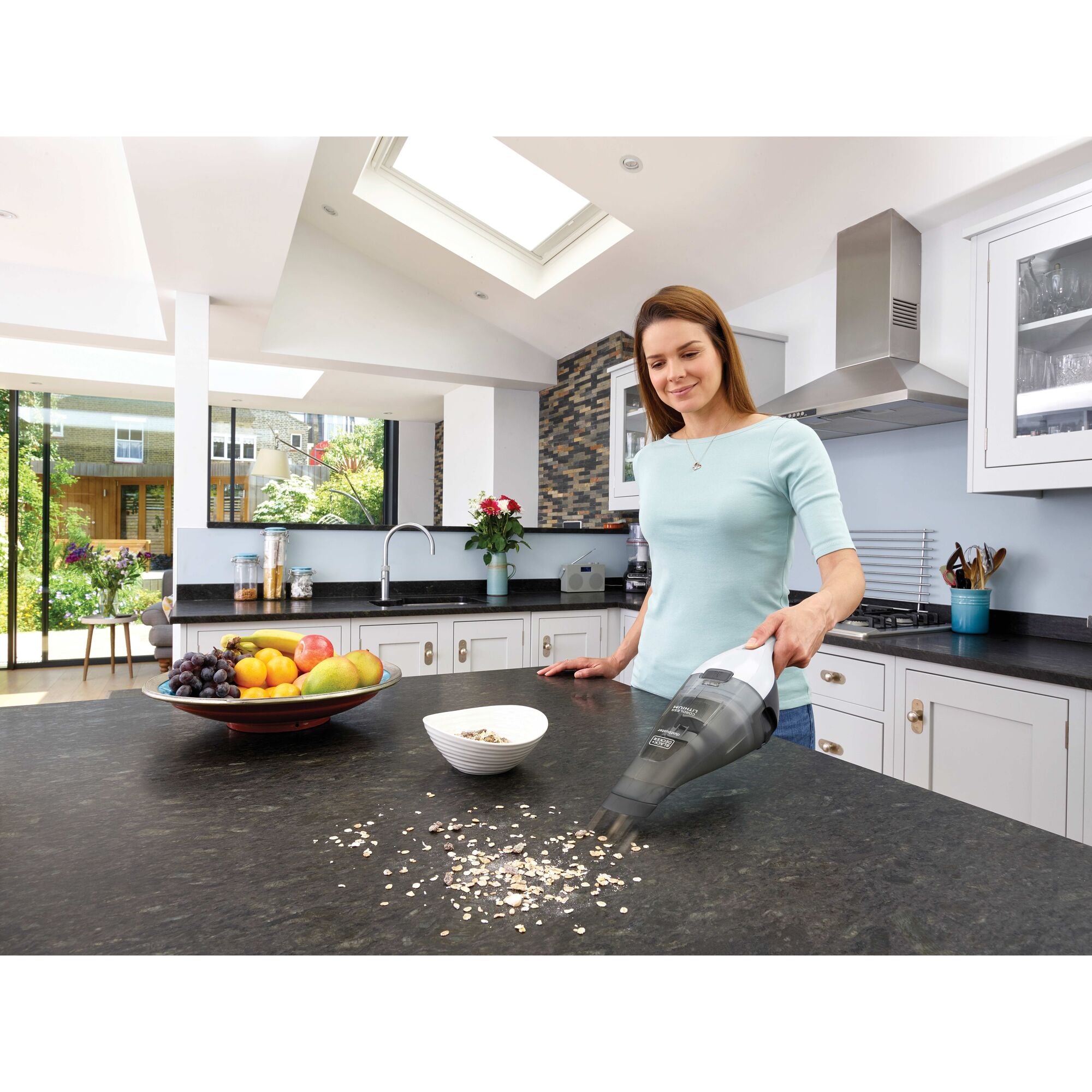 black-decker-dustbuster-cordless-lithium-ion-hand-vacuum-chv1410l image 2