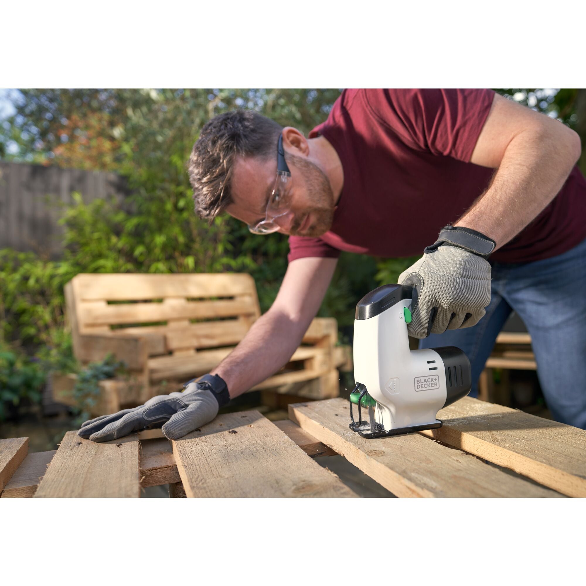 black-decker-reviva-12v-max-cordless-jigsaw image 2
