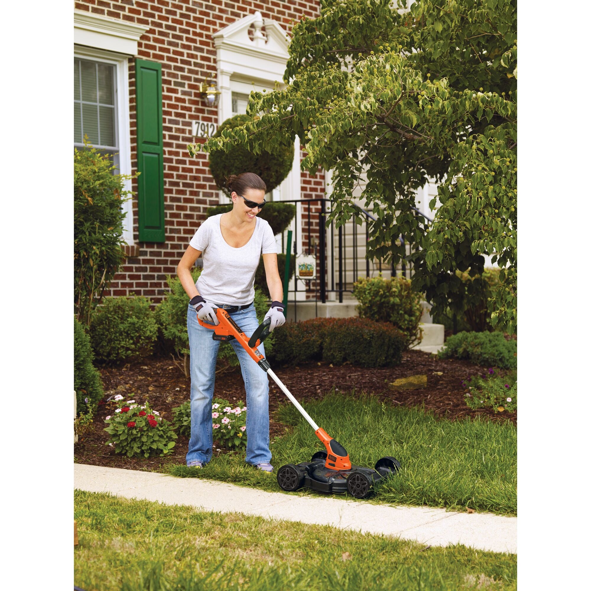 black-decker-20v-max-powerconnect-cordless-12-inch-3-in-1-compact-mower-with-bat image 2
