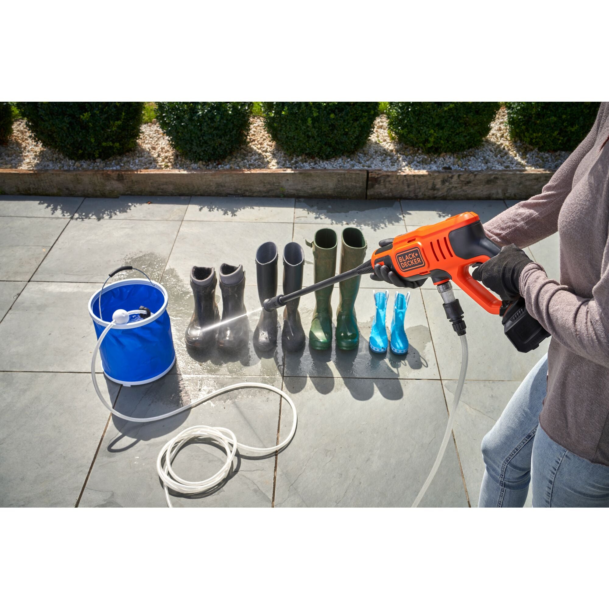 black-decker-20v-max-cordless-power-cleaner-kit-350-psi-1-2-gpm-series image 2