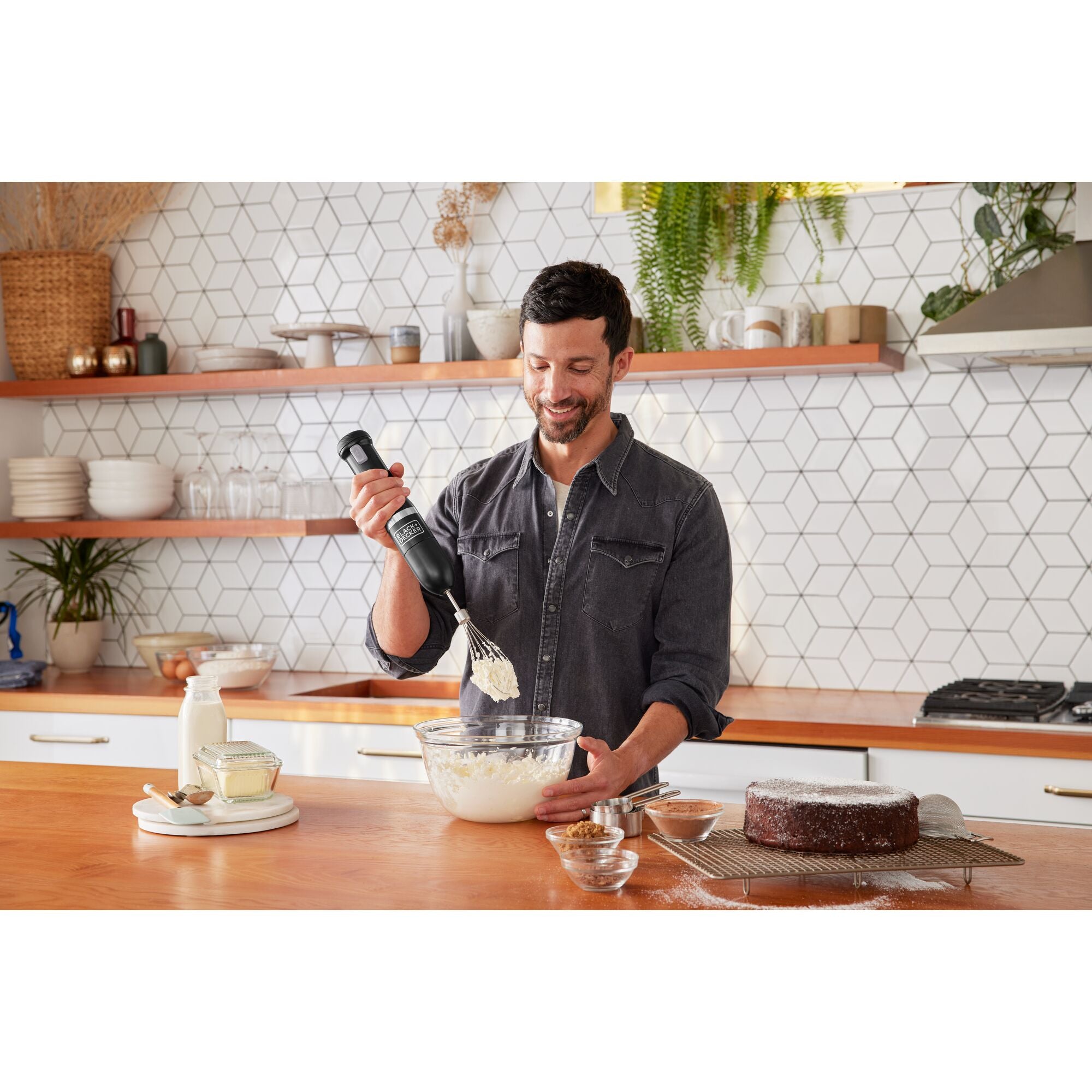 black-decker-kitchen-wand-whisk-attachment-variable-speed image 2