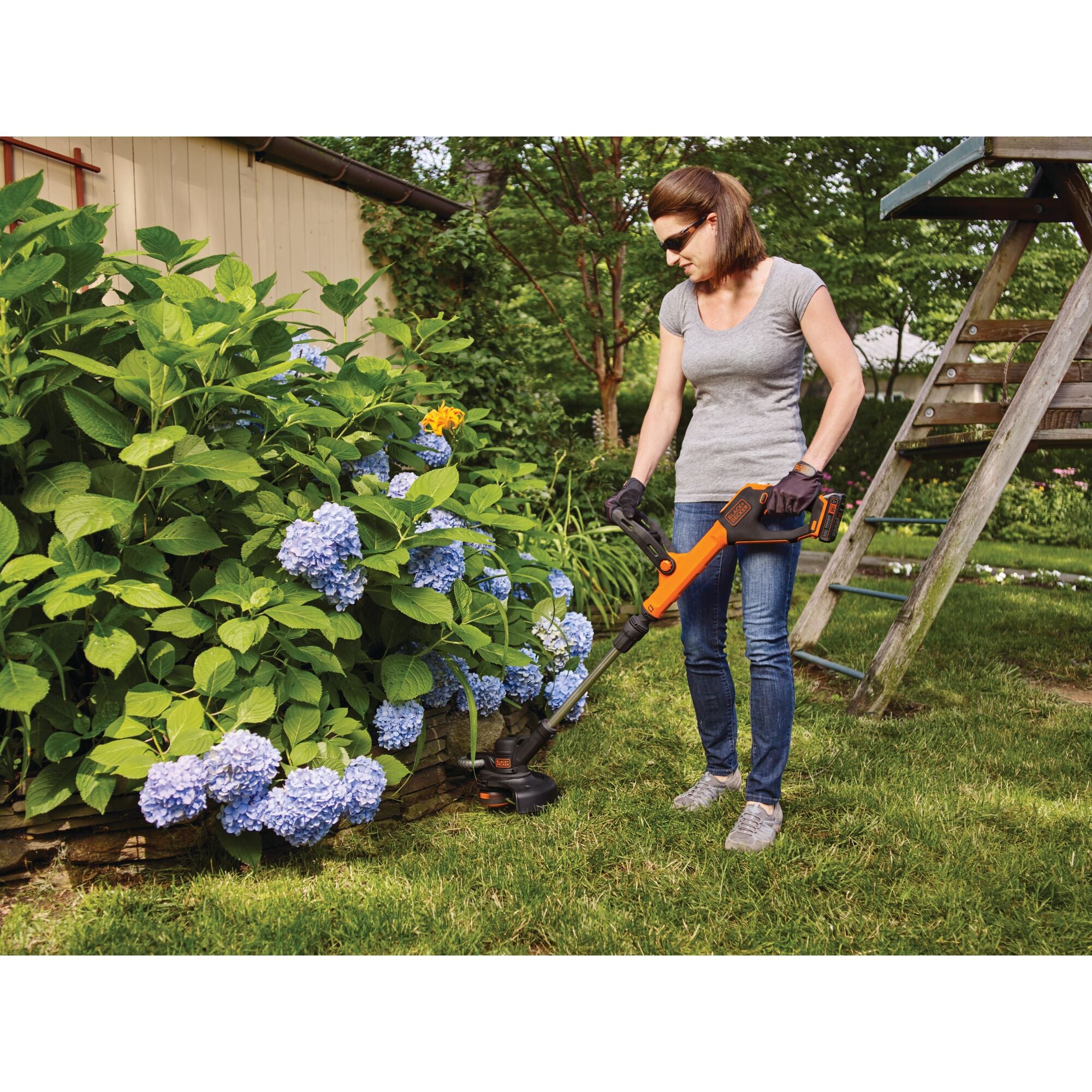 black-decker-20v-max-easyfeed-cordless-string-trimmer-and-edger-battery-and-char image 2