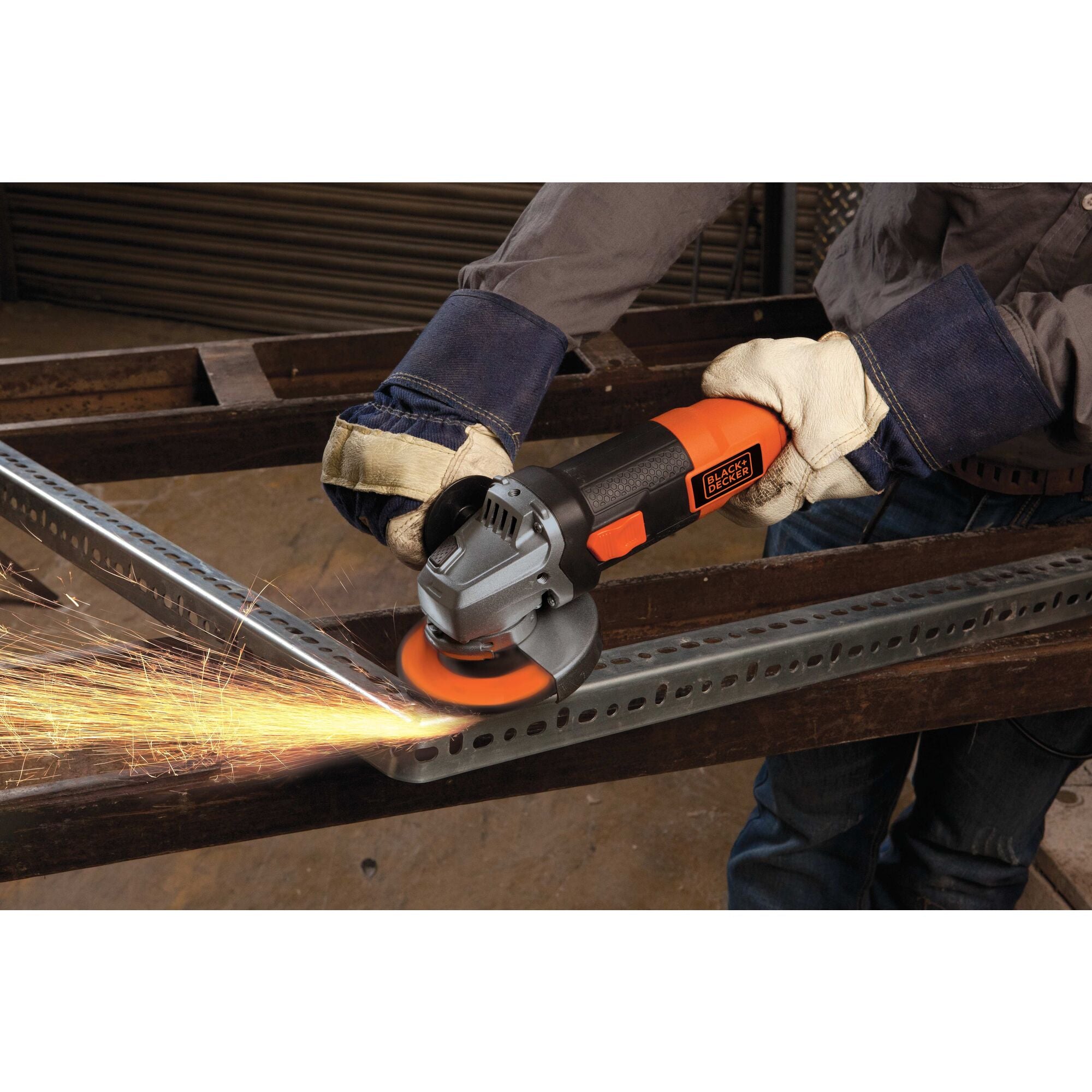 black-decker-4-1-2-inch-6-amp-angle-grinder-tool-with-metal-gear-case-and-3-posi image 2