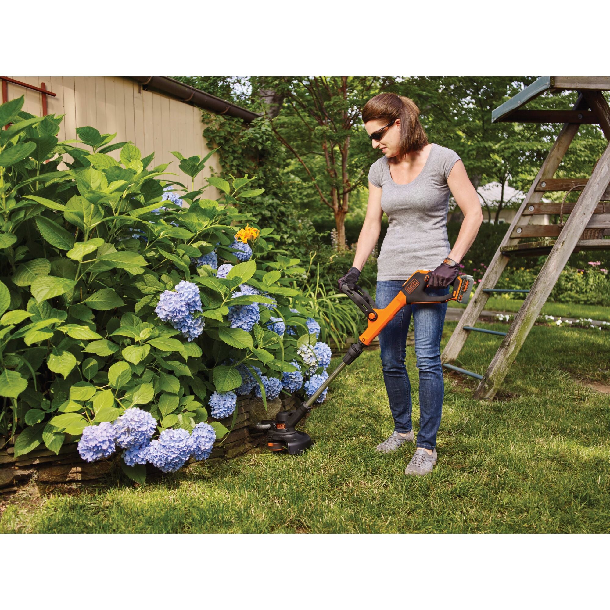 black-decker-20v-max-easyfeed-cordless-string-trimmer-and-edger-with-2-5ah-batte image 3