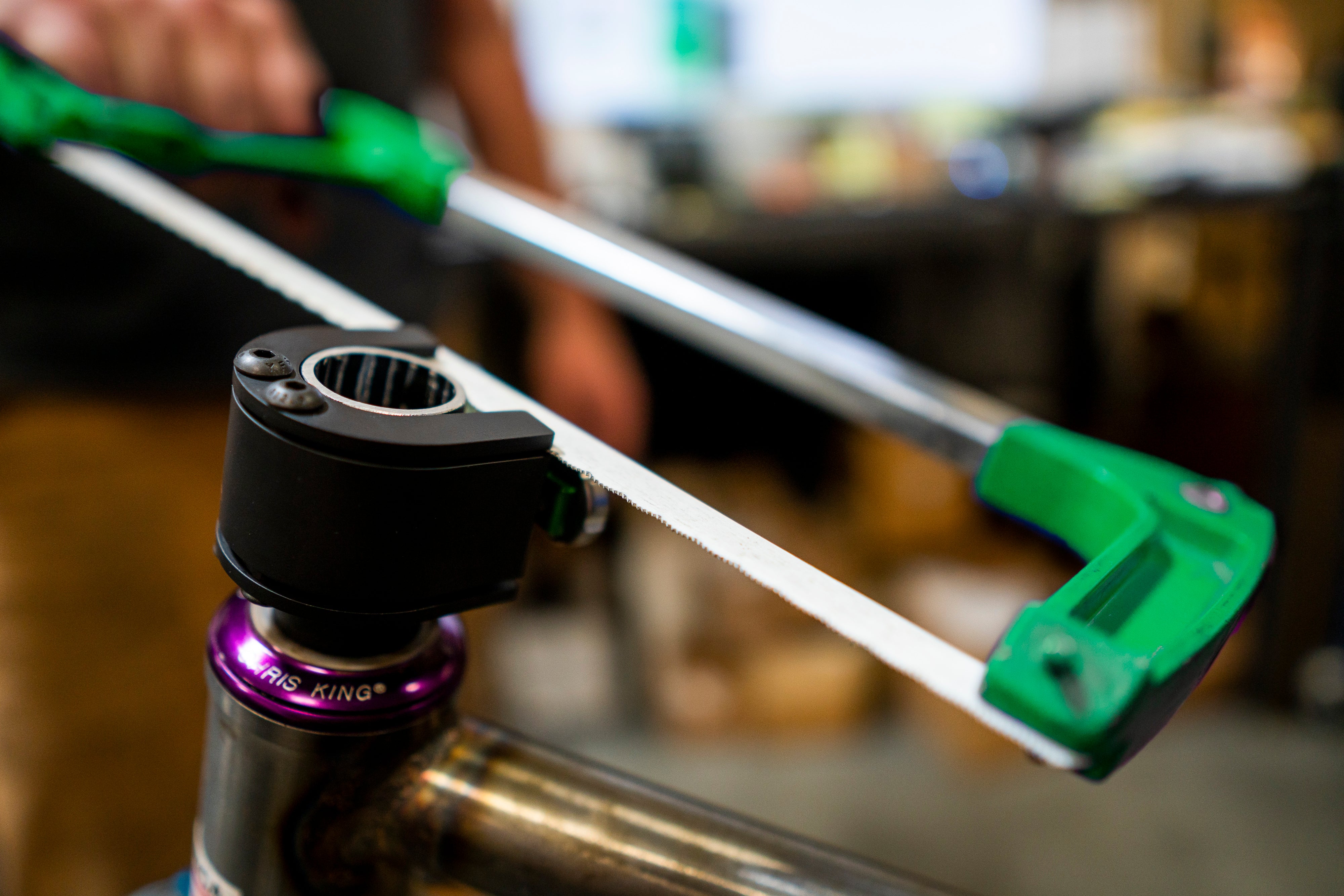 abbey-bike-tools-saw-guide-open-clamp-for-steerer-tubes image 5