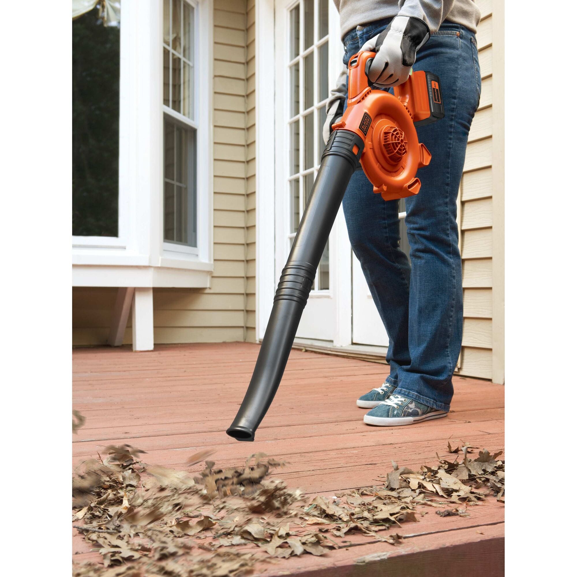 black-decker-40v-max-powercommand-cordless-leaf-blower-with-battery-charger-incl image 2