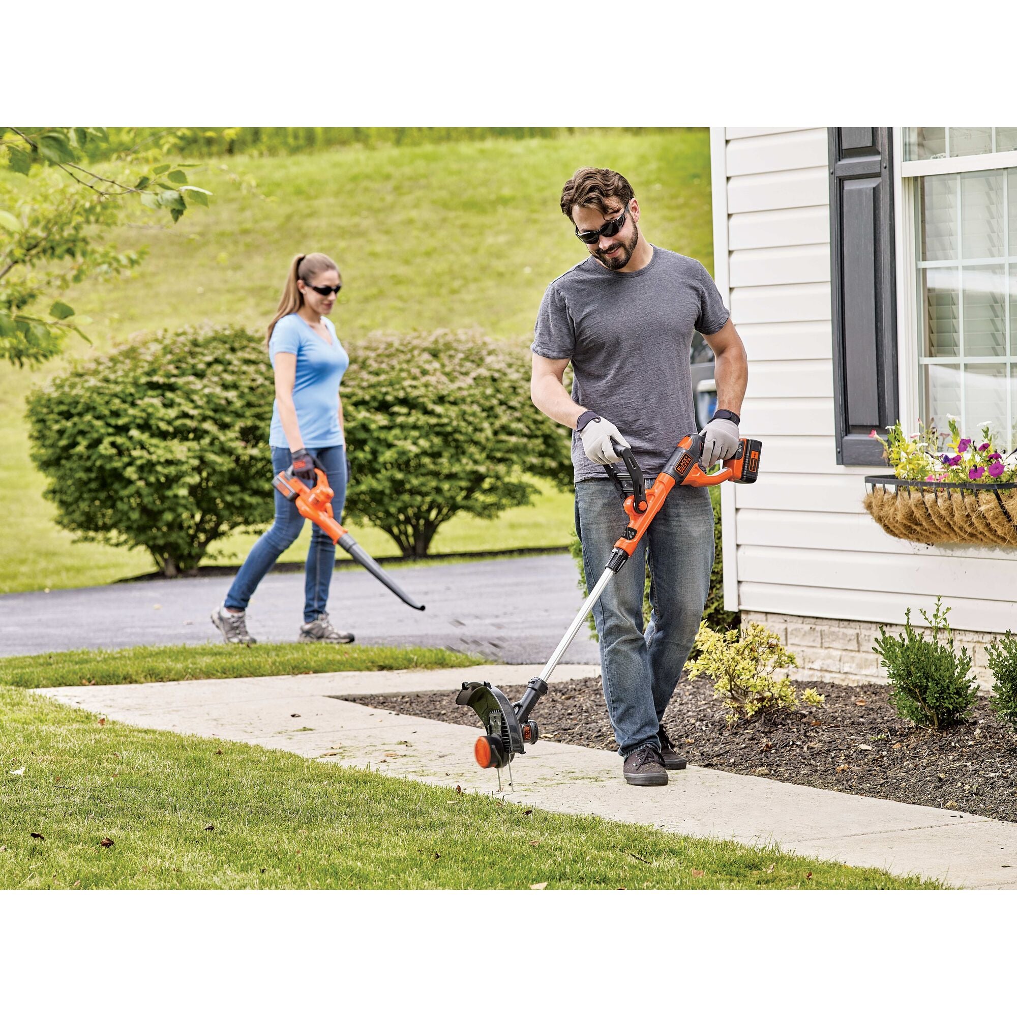 black-decker-40v-max-cordless-string-trimmer-and-leaf-blower-combo-kit-battery-c image 2