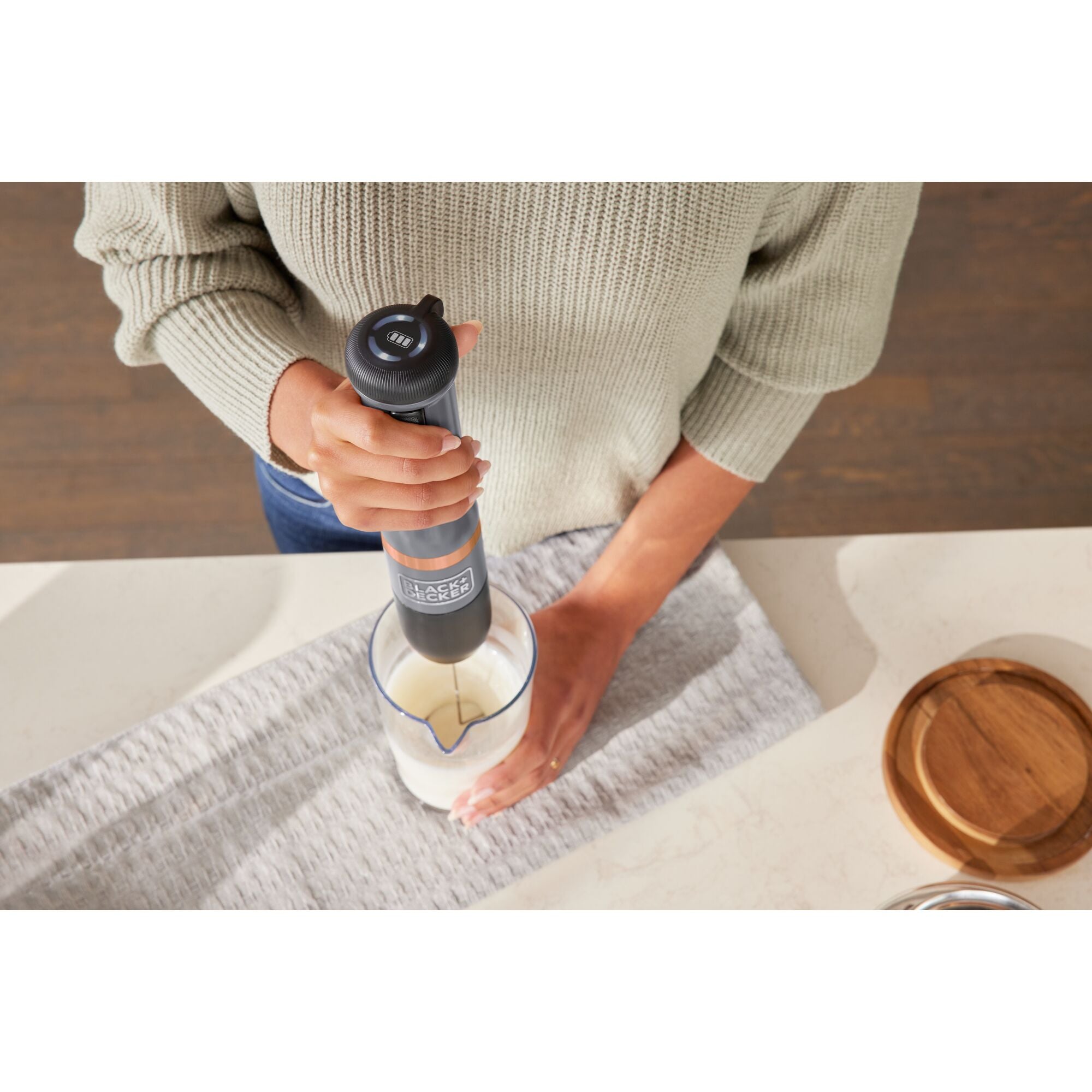 black-decker-kitchen-wand-3-in-1-multitool-with-immersion-blender-whisk-and-frot image 2
