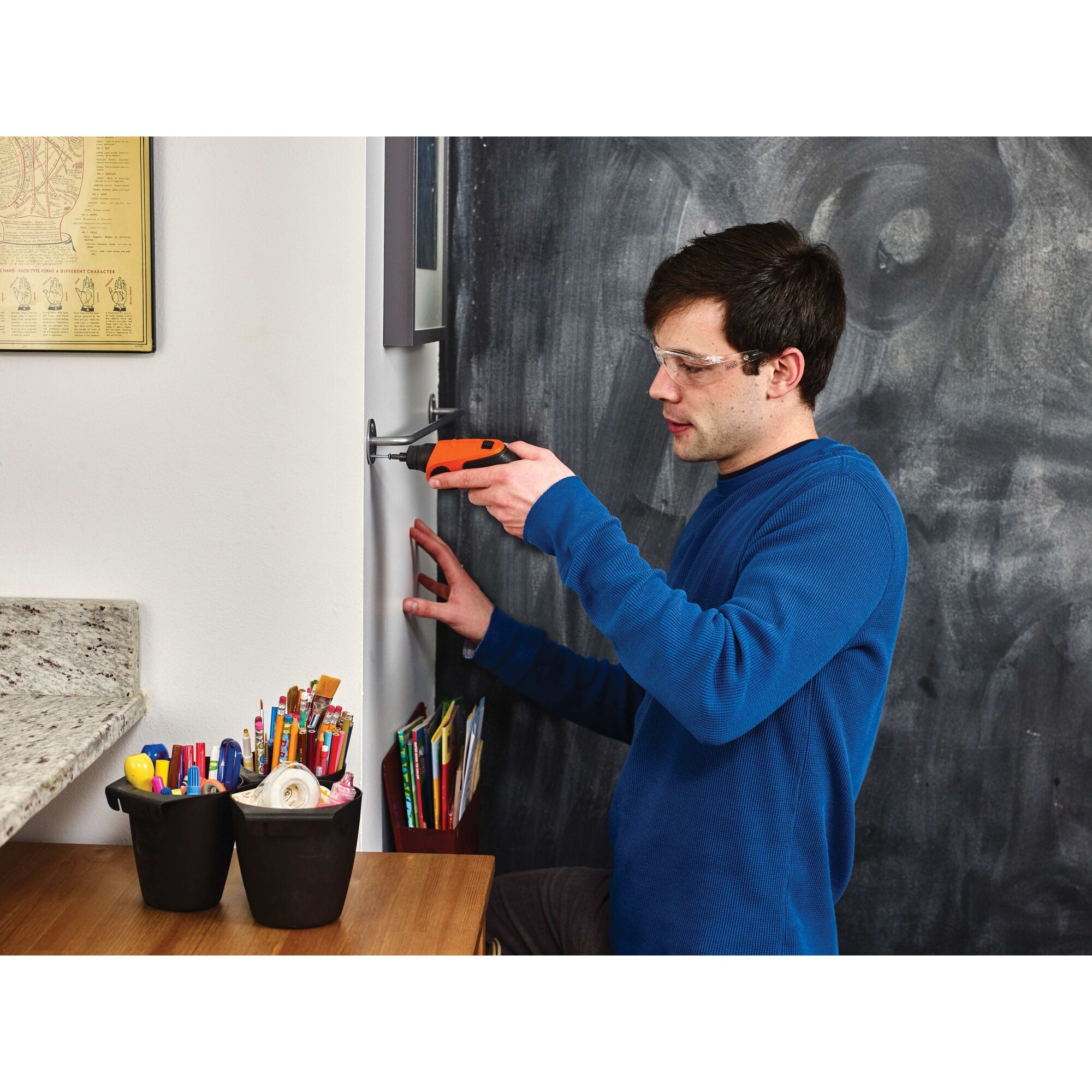 black-decker-4v-max-cordless-screwdriver-with-inline-grip-and-compact-design image 3