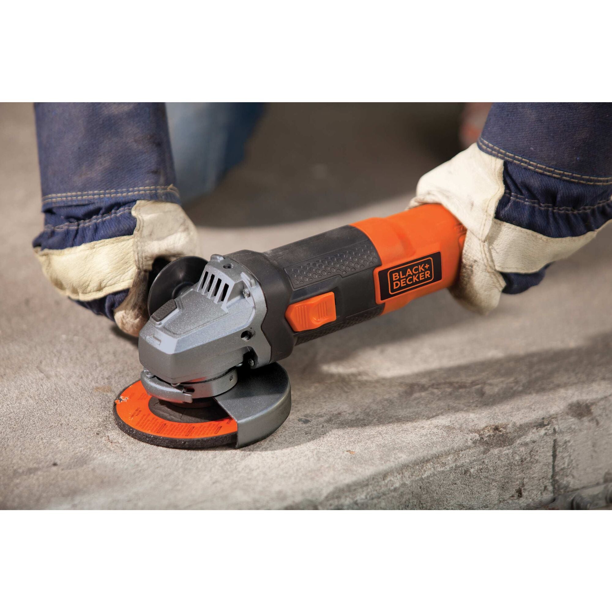 black-decker-4-1-2-inch-6-amp-angle-grinder-tool-with-metal-gear-case-and-3-posi image 3