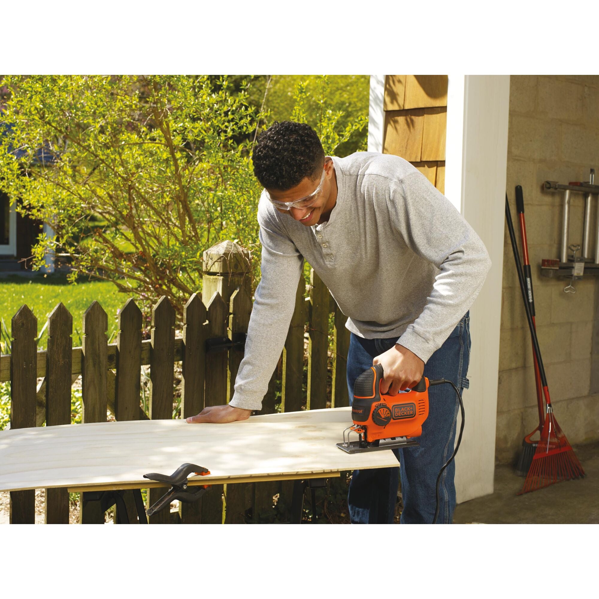 black-decker-5-amp-electric-jig-saw-with-curvecontrol-3-000-spm image 2