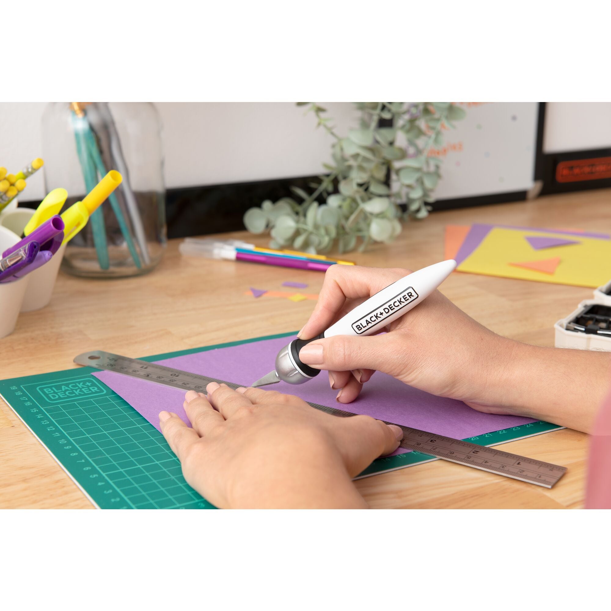 black-decker-craft-hobby-knife-kit-with-26-assorted-blades-cutting-mat-and-metal image 2