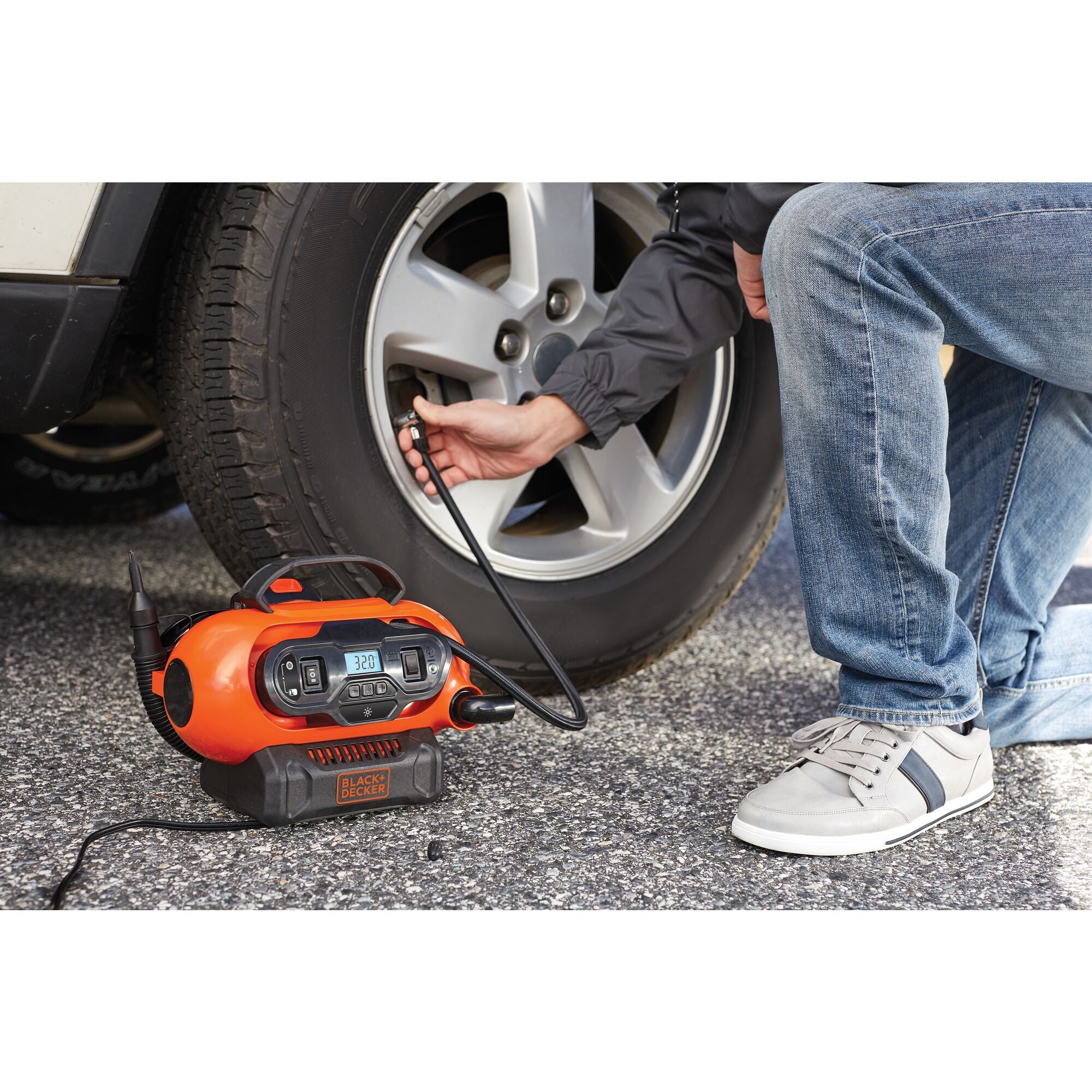 black-decker-20v-max-cordless-tire-inflator-portable-air-compressor-cordless-cor image 2