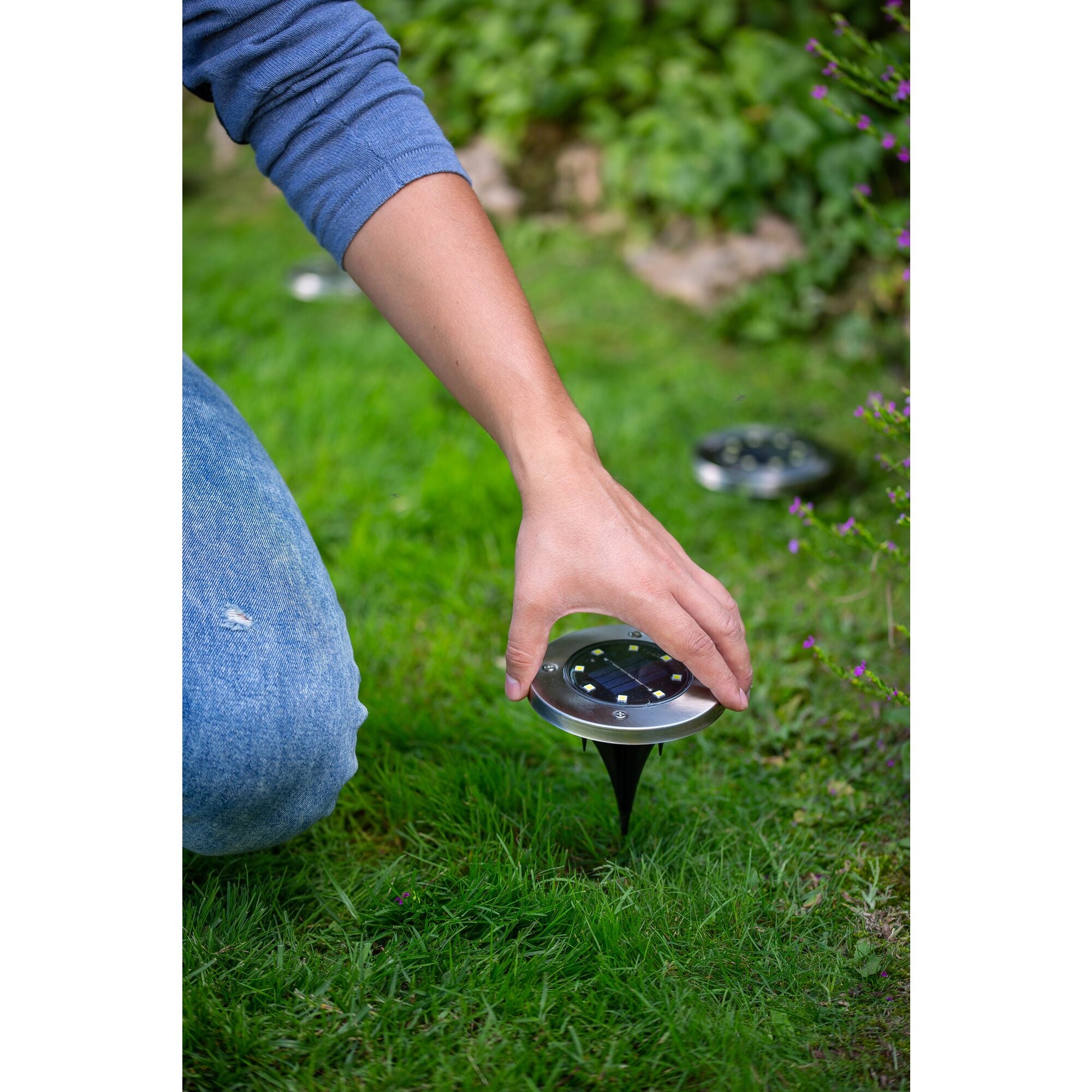 black-decker-outdoor-solar-disk-lights-8-pack image 2