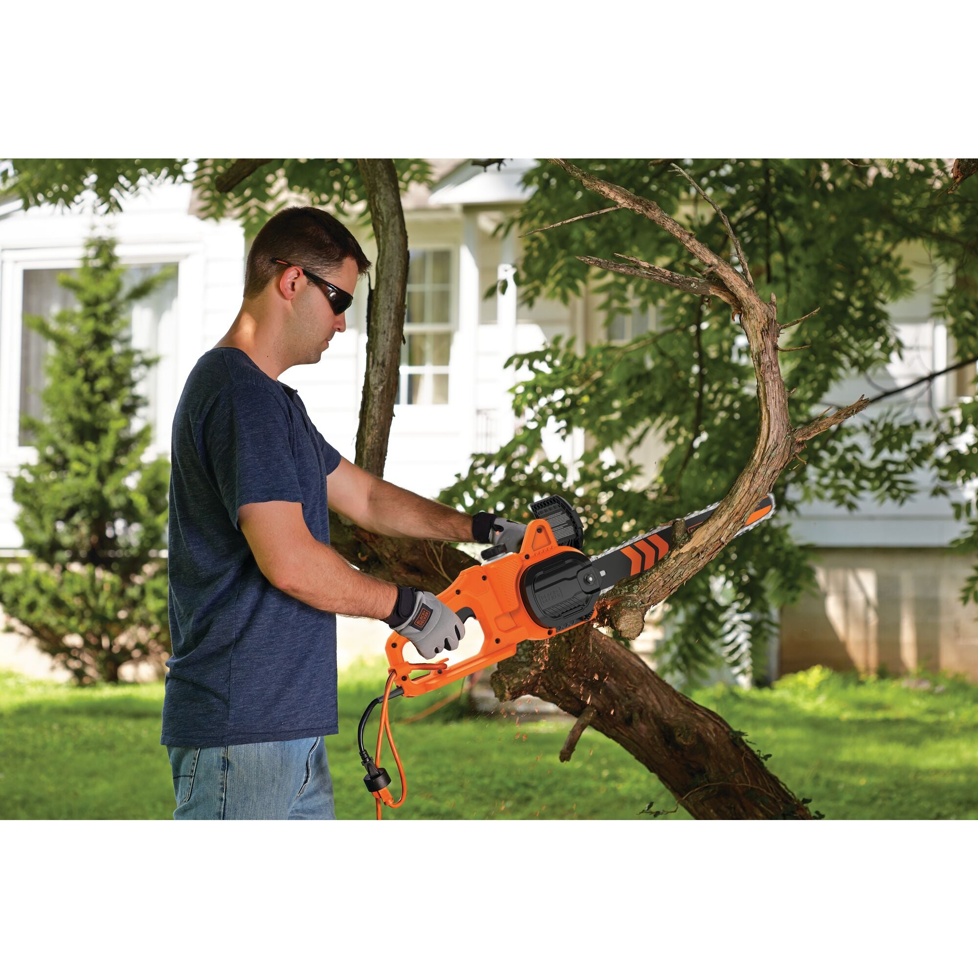 black-decker-8-amp-14-inch-electric-chainsaw image 2