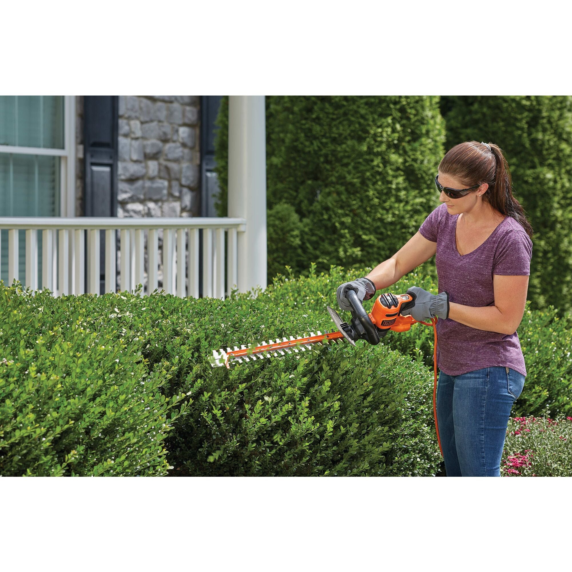 black-decker-22-inch-electric-hedge-trimmer-with-saw-blade image 3