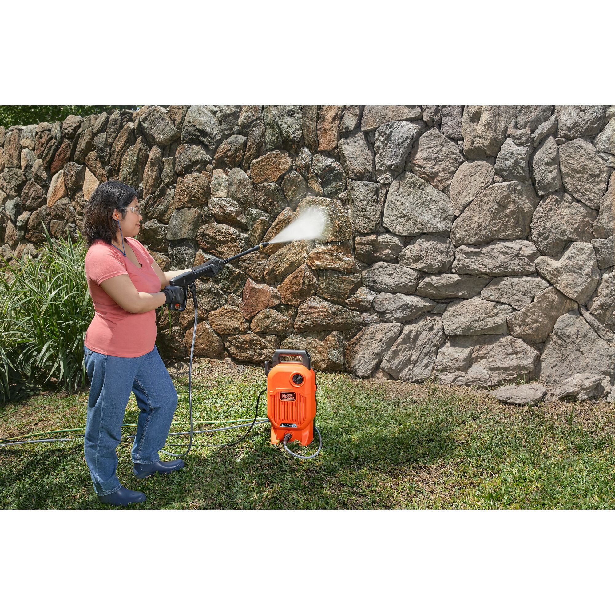 black-decker-1-700-max-psi-electric-pressure-washer-1-2-gpm image 2