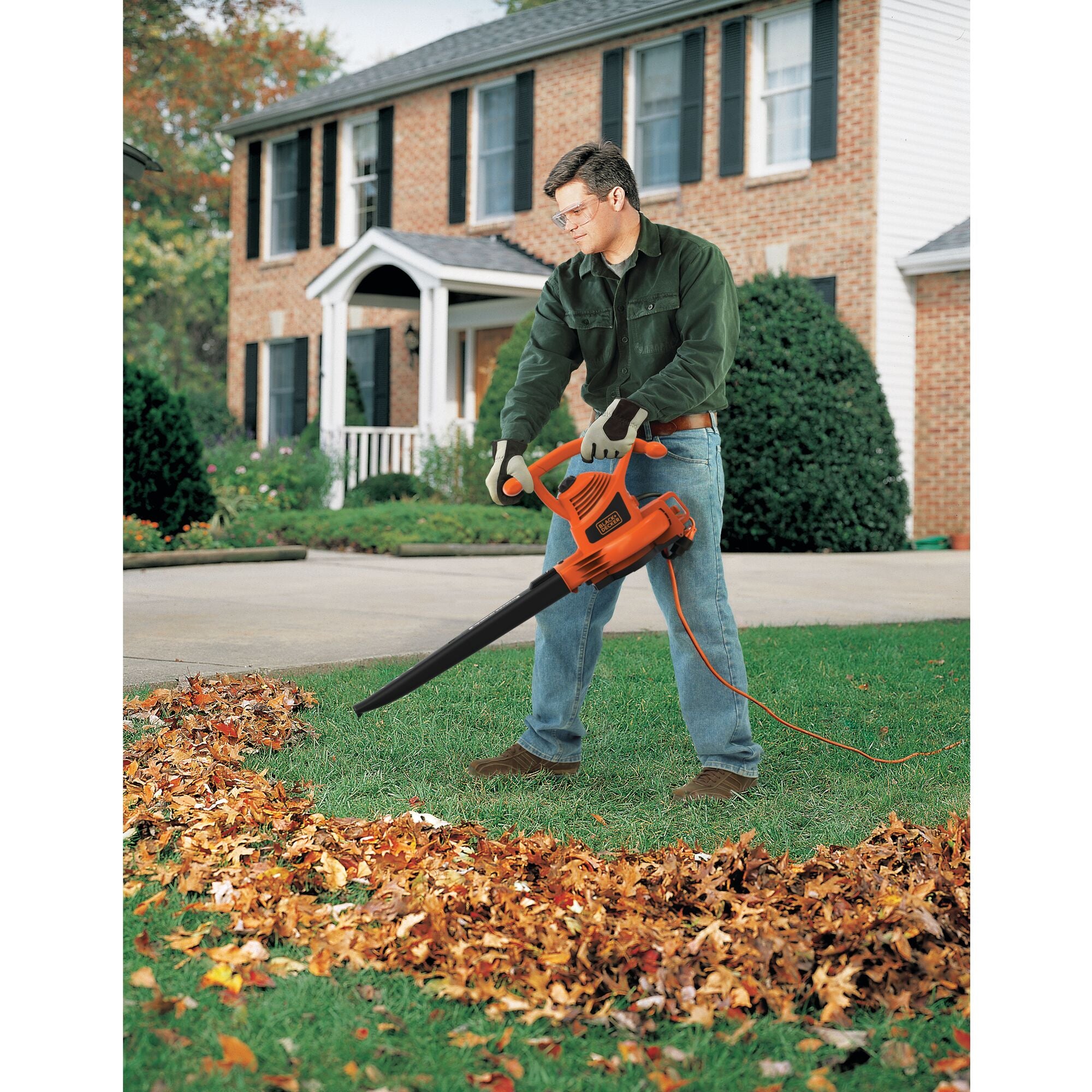 black-decker-12-amp-blower-vacuum-mulcher-with-2-speeds-210-mph image 2