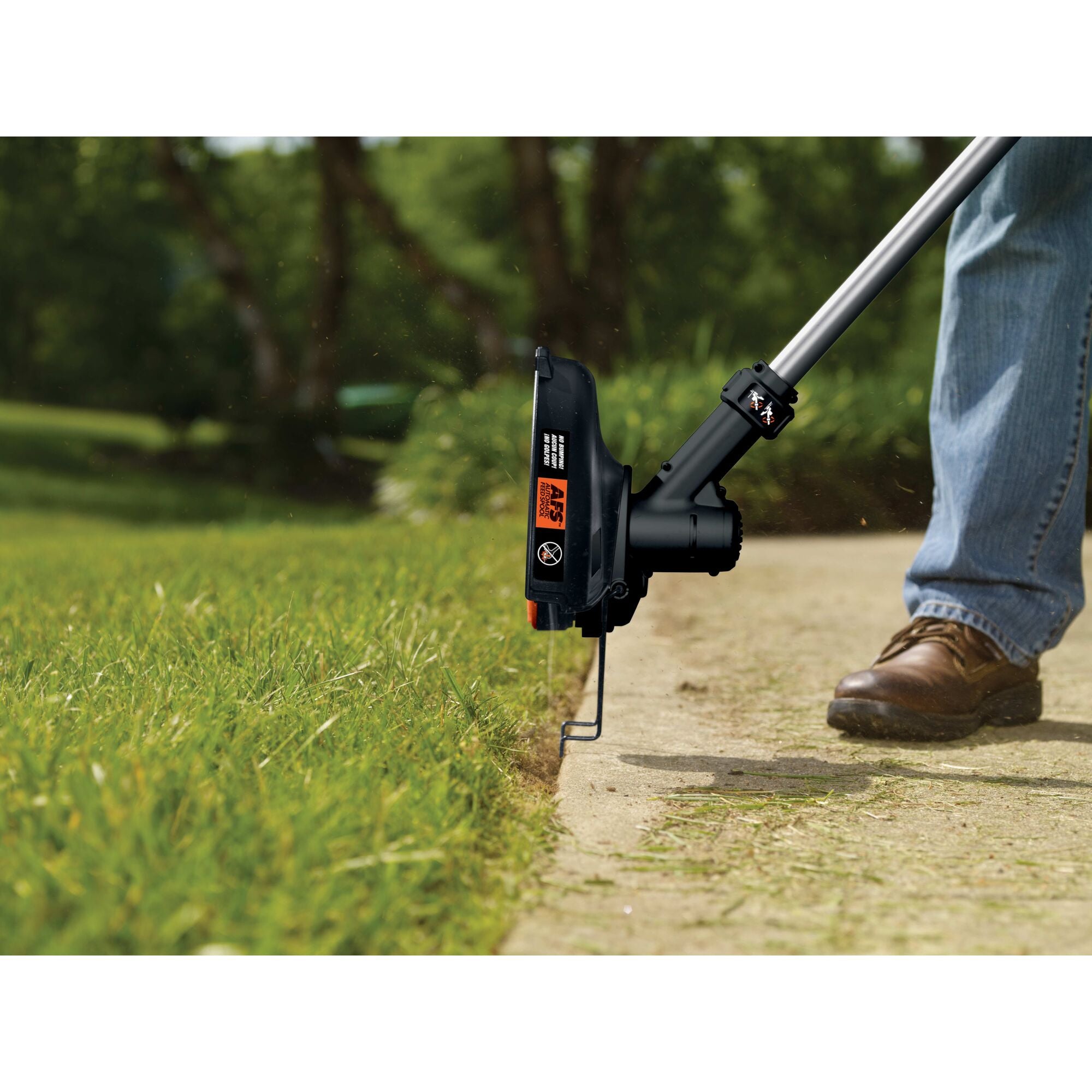 black-decker-40v-max-cordless-string-trimmer-with-powerdrive-and-auto-feed-spool image 2