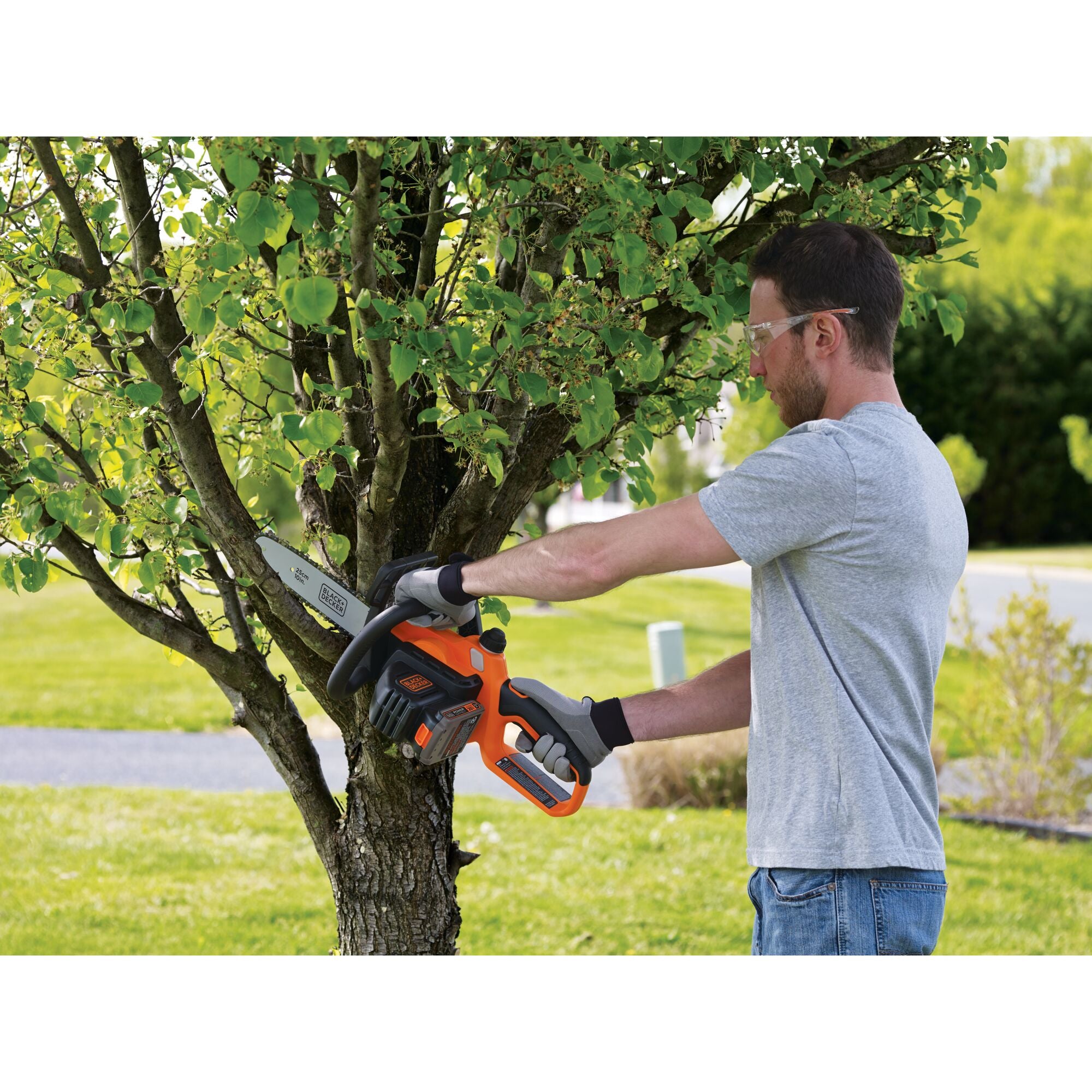 black-decker-20v-max-powerconnect-cordless-10-inch-chainsaw-kit-battery-charger- image 3