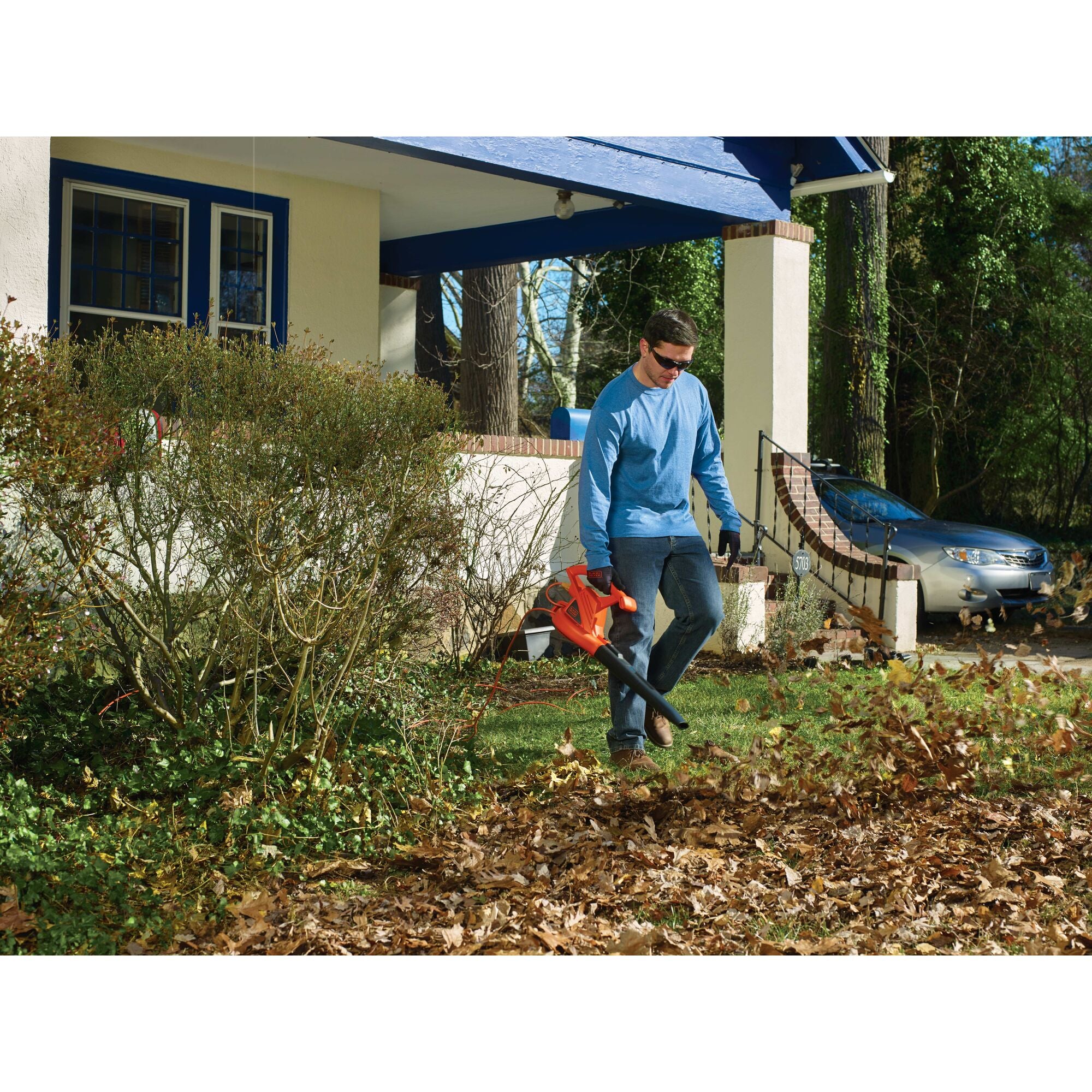 black-decker-7-amp-electric-leaf-blower-lb700 image 2