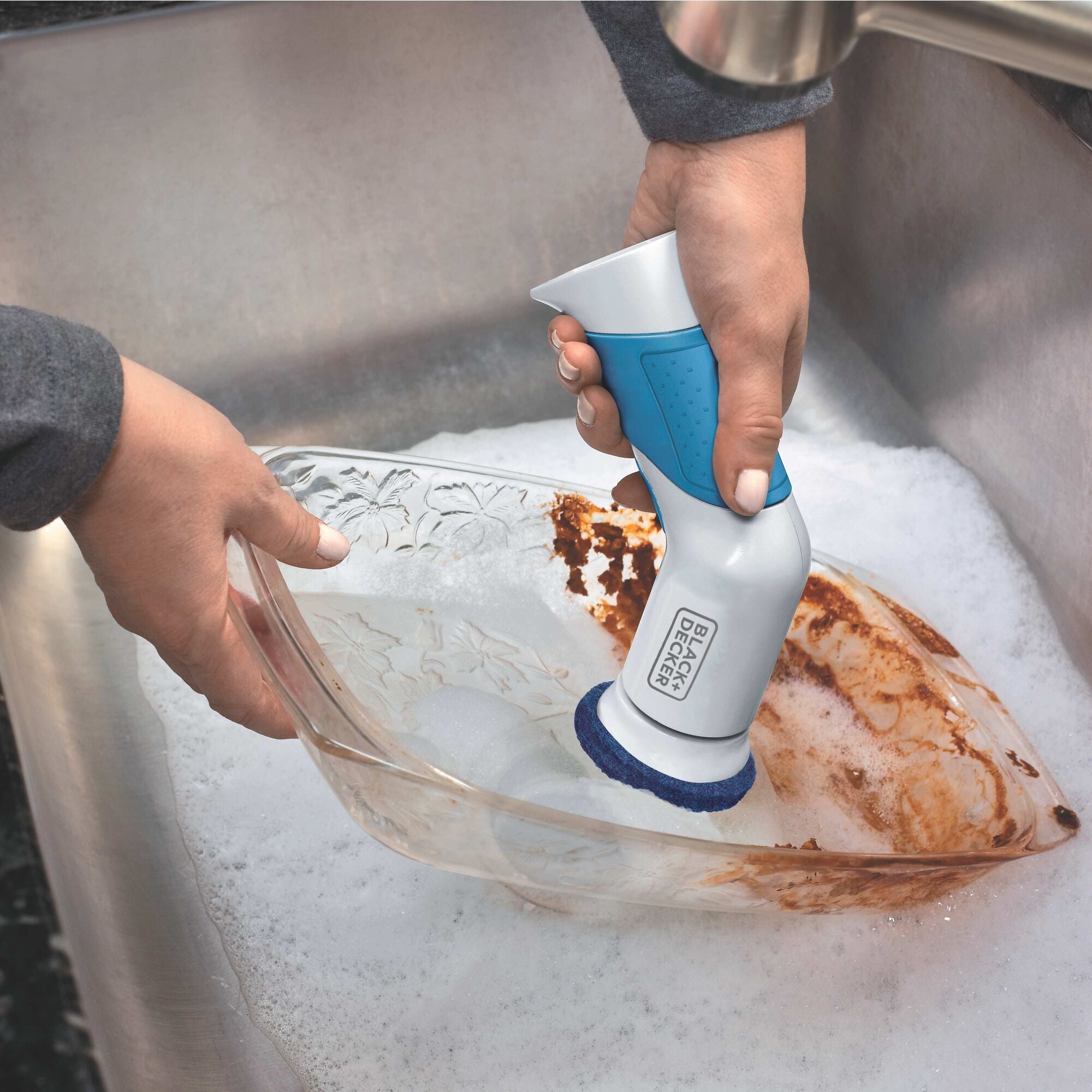 black-decker-power-scrubber-brush-with-4-aa-batteries-and-2-heavy-duty-scrub-pad image 2