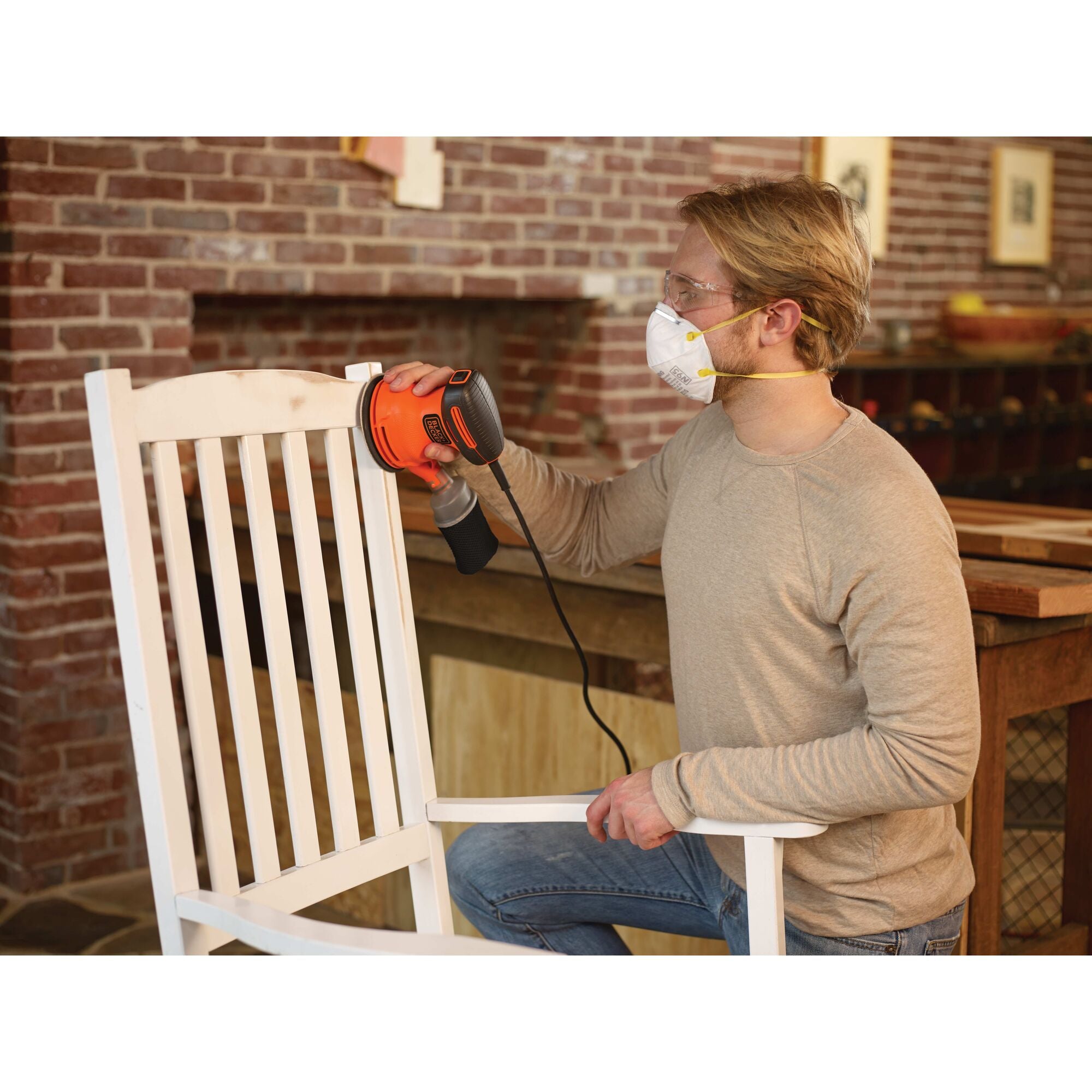 black-decker-5-inch-random-orbit-sander-with-hook-and-loop-sandpaper-and-sealed- image 2