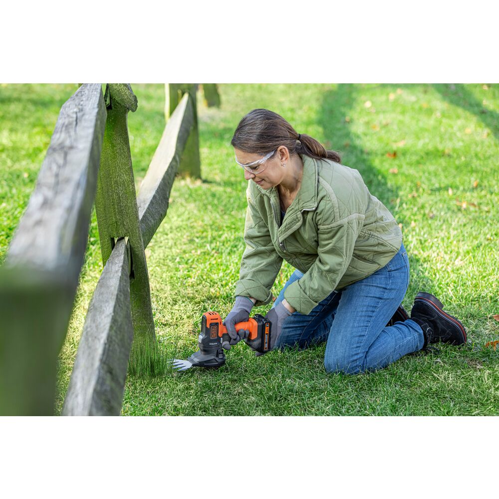 black-decker-matrix-shear-shrubber-attachment image 3