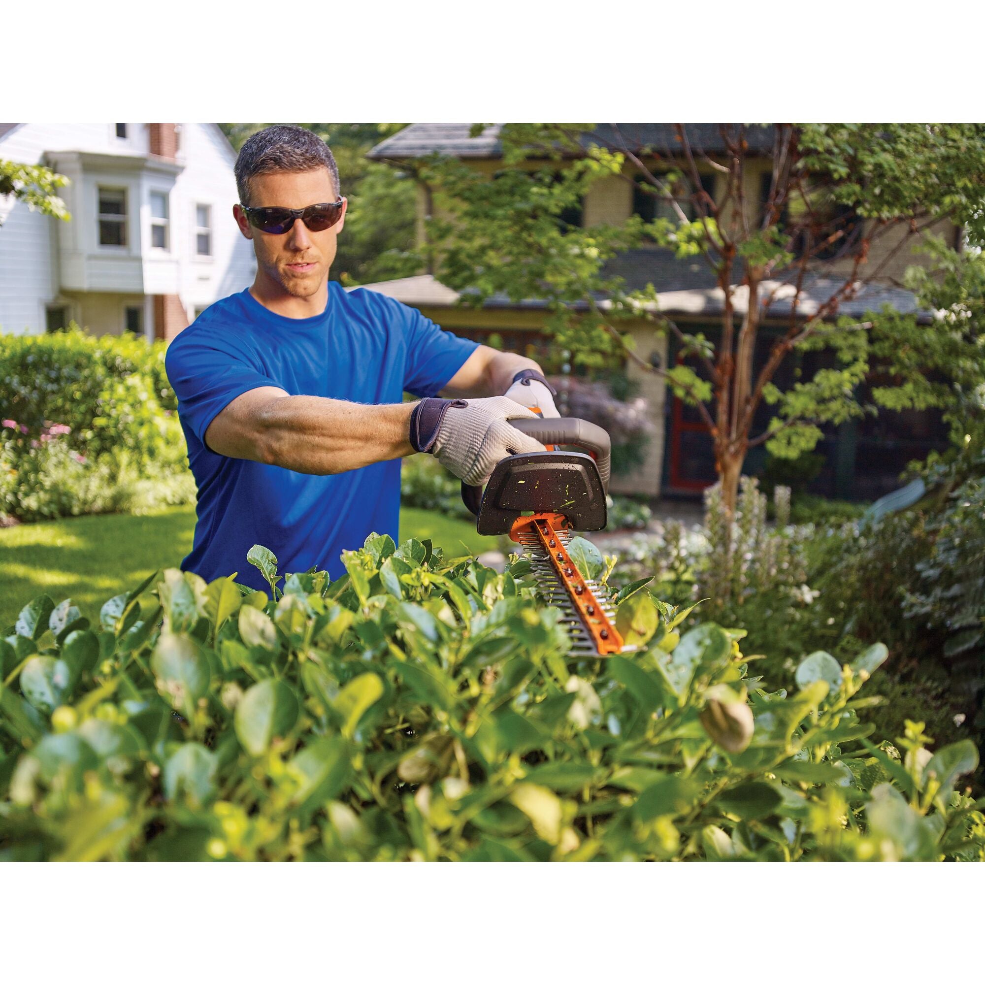 black-decker-20v-max-powercut-cordless-22-inch-hedge-trimmer-battery-and-charger image 3