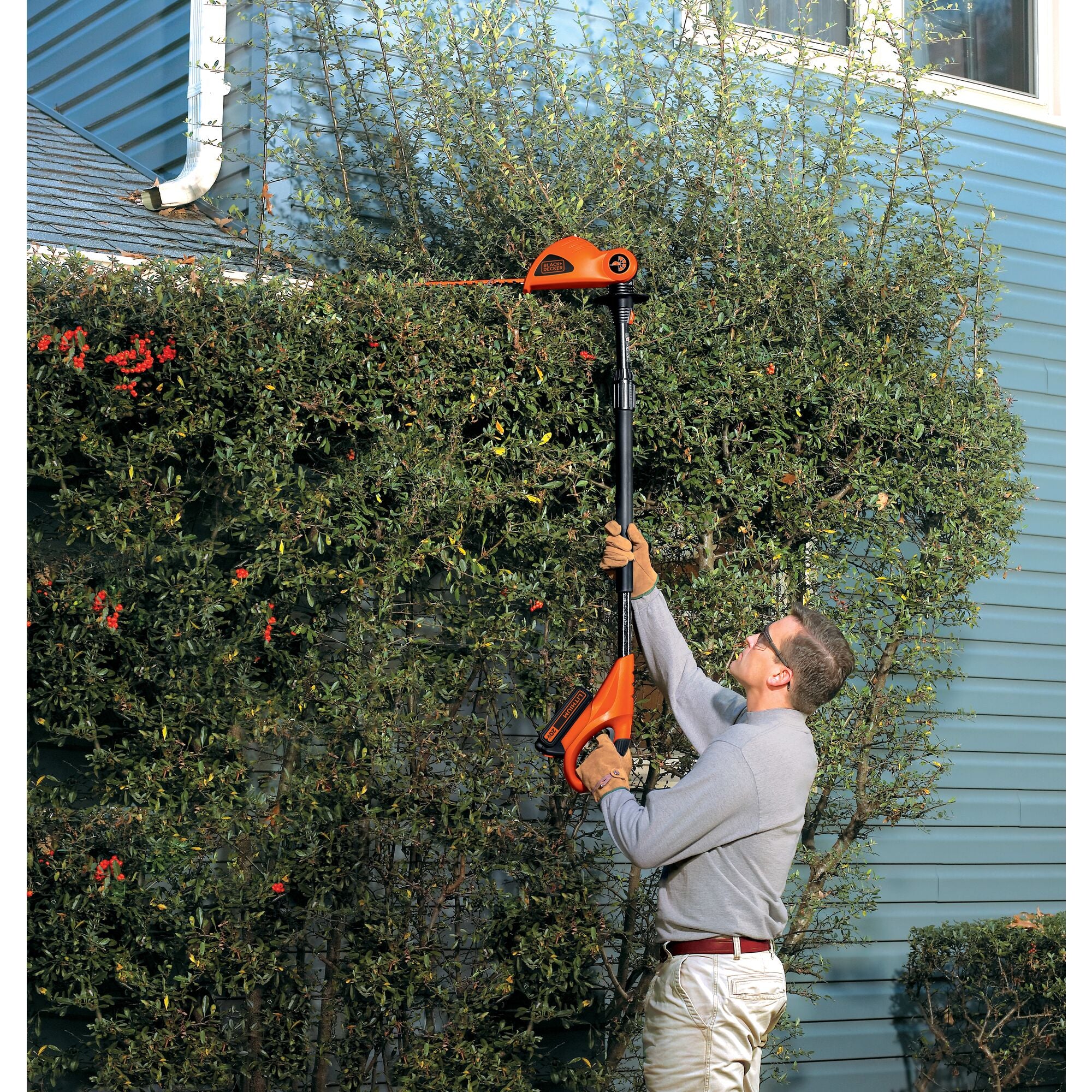 black-decker-20v-max-powerconnect-cordless-18-inch-pole-hedge-trimmer-with-batte image 2